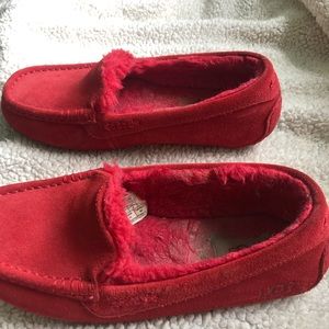 UGG slippers size 6